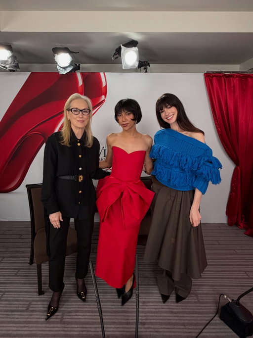 LET THEM KNOW I’M THAT GHOWRL 😗👠❤️‍🔥

GRABE! IN THIS LIFETIME, I GOT THE CHANCE TO MEET THESE AMAZING WOMEN OF OUR GENERATION! Excited to share with you my short but sweet interview with these icons!

Forever grateful @disneystudiosph @20thcenturystudiosph 
Dress by: @lanceernestrubio