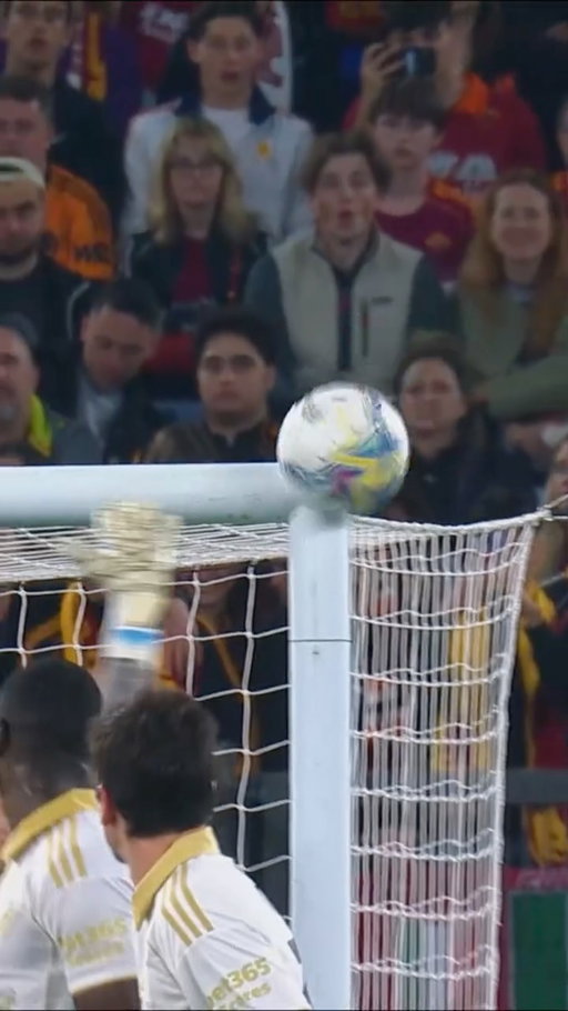 Pellegrini’s thundering free kick 🤯

#RomaPisa #SerieAEnilive