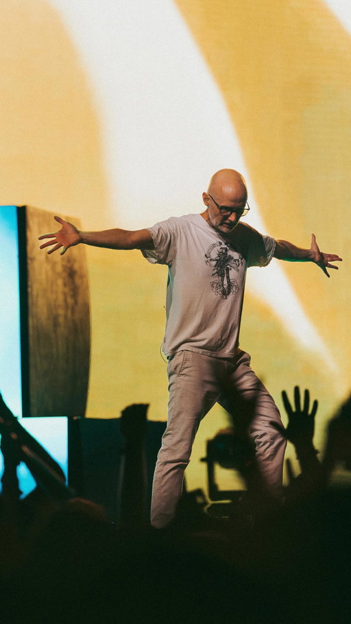 Press play @moby 

Watch the Coachella livestream on @youtube all weekend long.

📷: @karelchladek