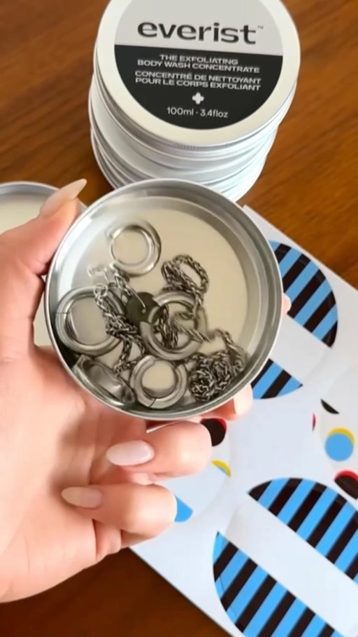 We can't spell jewellery, but we made these tin stickers for you pretty fast. 

Free with any order on helloeverist.com this weekend, while supplies last. Simply add to cart (shop > all) 🫶