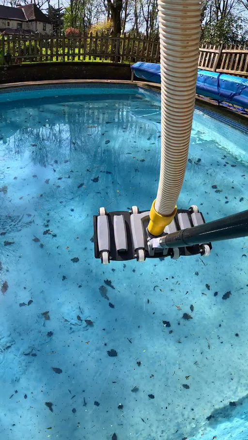 Underwater action 

#thep00lguy #hollayaboy #satisfying #asmr