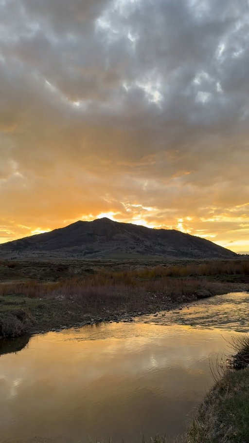 Amazing sunset yesterday evening! I sat on the creek bank and drank it all in. 🙌🏼