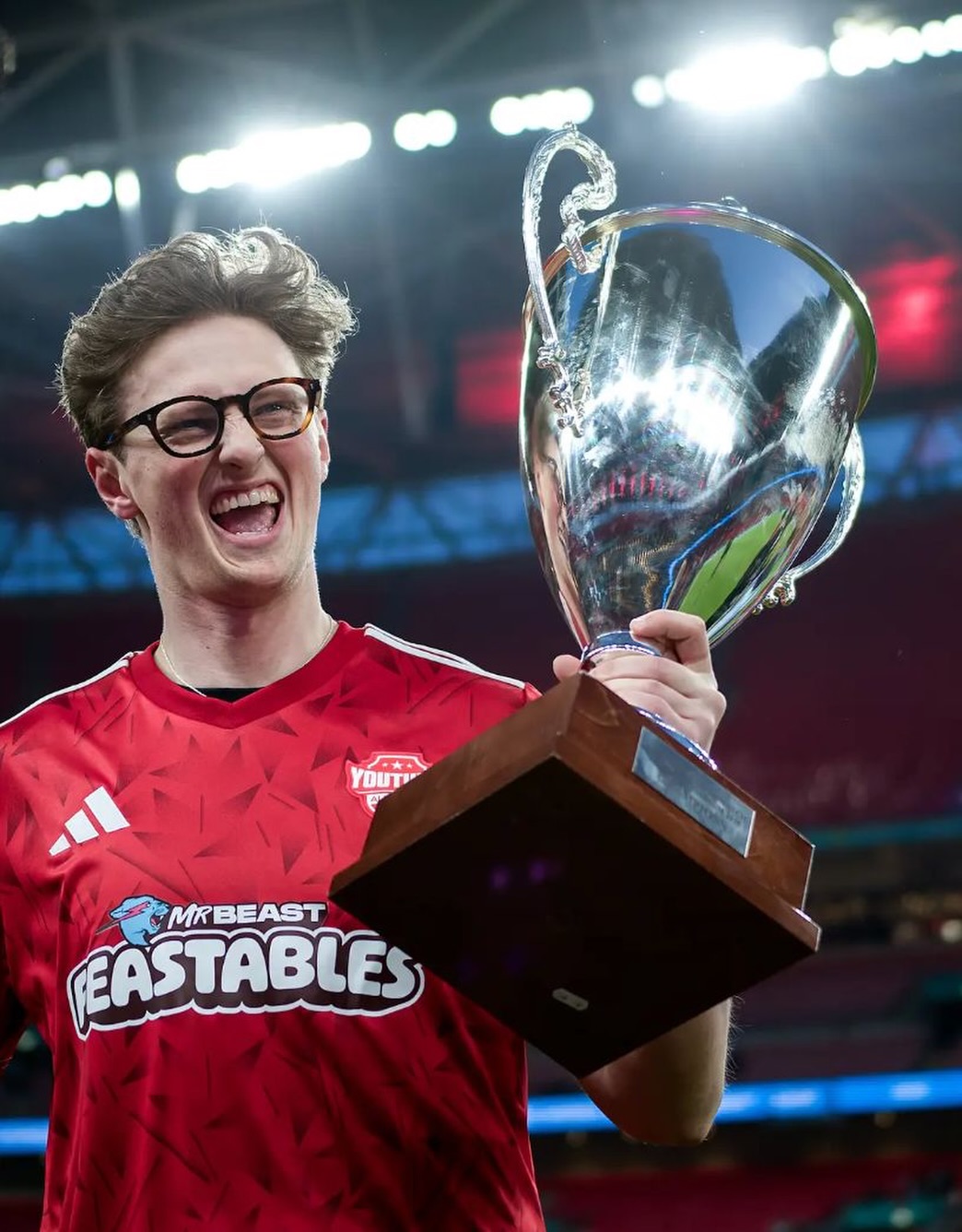 Hide your cards! He’s back! 

Welcome to the Sidemen Charity Match @max.fosh