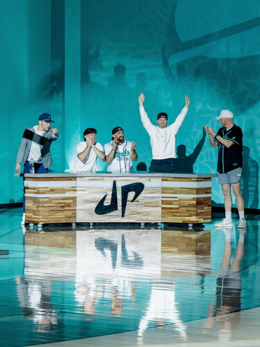 Someone had to make a shot from an ✈️. Translation: the 2nd annual Trick Shot World Championship did not disappoint 🔥