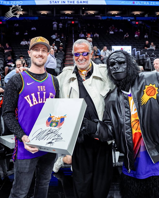 Celebrity designer @jeffhamilton unveiled a new custom-made jacket, exclusively made for @paypal SixthMan members. 

Jeff is known for his iconic, hand-crafted jackets worn by champions. Now, he’s bringing that same energy to our fans 🔥