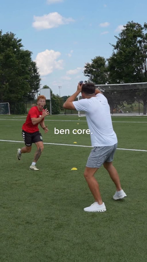 Top bins magnet 🧲🎯
•
•
•
#football #soccer #ncaa #soccerdrills #satisfying