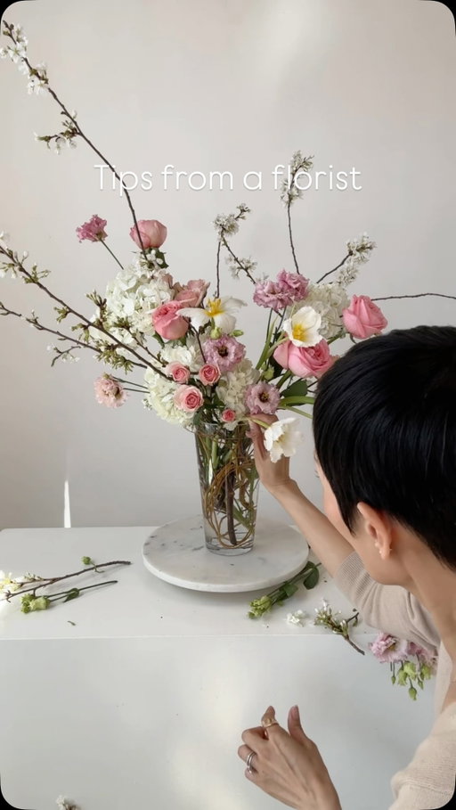 Today’s ingredients: white cherry blossom, roses, spray roses, lisianthus, tulips, butterfly ranunculus, sweet peas, queen Anne’s lace. 

Practice and experiment. Who cares if you f up? #flowertherapy #flowerarranging #cherryblossom #rachelchofloral

Find my tools on ShopMy in my bio.