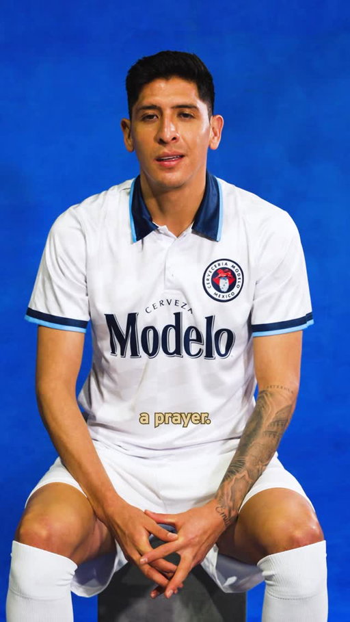 Edson Alvarez can’t do matchday without his Banda music 🔥