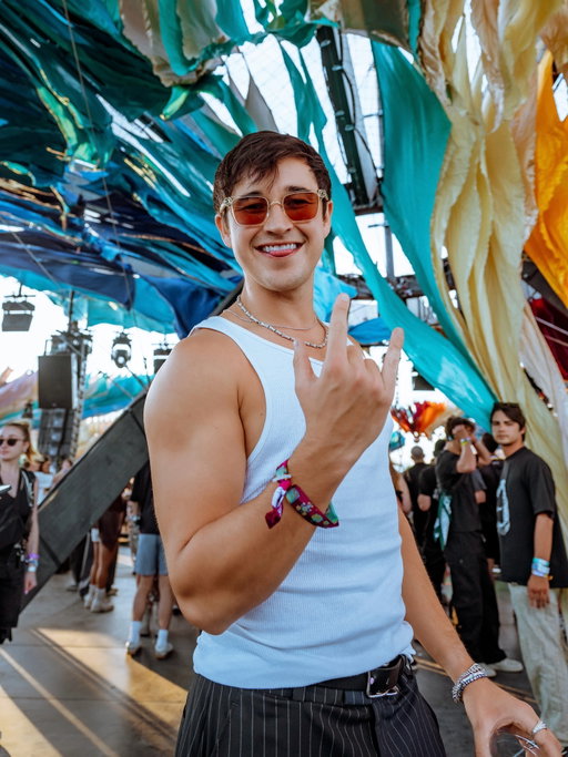 COACHELLA SURPRISE SET WAS OUT OF THIS WORLD!! last second decided to pull up to the desert and it was a night i’ll never forget.. shoutout to u all for the energy that was seriously insane