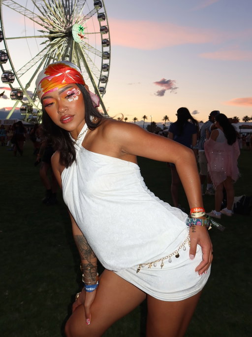 How do you make the makeup the outfit? Let me show you…. 🌺🏜️🧡 
- CHELLA DAY 1 MAKEUP 
#makeupinspo #coachella2026