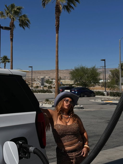 Ditched the city, but kept the Yukon #coachella 🌵🎡🤎 Thanks to @gmc for picking up when I called…. #slidecity