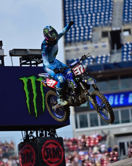 DAVIES DOES IT AGAIN 😈 @SupercrossLIVE 

@Cole17Davies secures his 4th 250SX win this season in Nashville at Round 13.

#MonsterEnergy #SupercrossLIVE