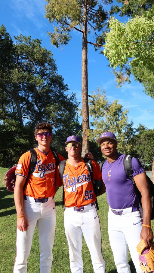orange you glad we got clemson…🤝

#clemsonbaseball #clemson #d1baseball #ncaabaseball #collegebaseball 

🟠 hosted by @kianaflory + @emilyyraelynn 🟠