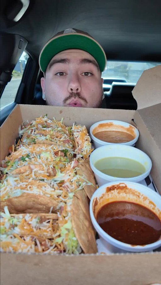 Trying the crispest tacos in Phoenix from Random AF Taqueria @randomaftaqueria2020