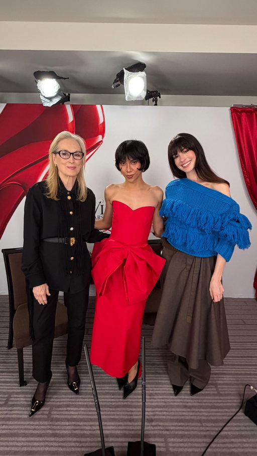 PAKIKUROT AKO PLS 🥹

Forever grateful for this one of a kind experience! Hindi pa rin po ako makapaniwala na I got the chance to meet these icons in this lifetime. Huhu! SHE REALLY IS A LUCKY STAR! ⭐️ 

I’m so excited to watch The Devil Wears Prada 2 in cinemas on April 29! THAT’S ALL! 👠💃🏽
@disneystudiosph @20thcenturystudiosph