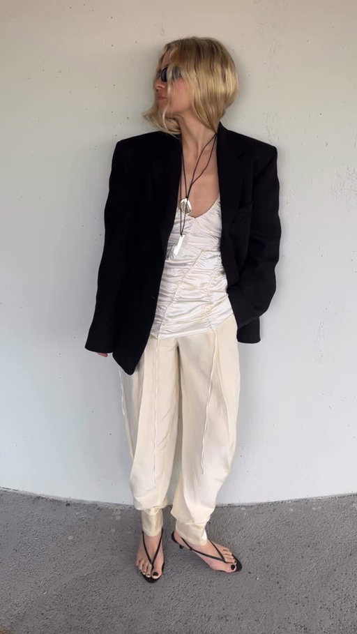 Dress styled as a top, layered necklaces, and balloon pants. Take note of all of @stephaniebroek’s style keys with Selection, our most premium collection, now available at mango.com.
#MangoGirl #MangoWoman *ad