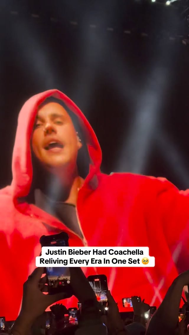 Justin Bieber had a laptop and a dream at Coachella. During his headliner set, he pulled up his discography on YouTube and sang snippets of his songs, reliving every era. 💜

Video: @graciefarquhar #Coachella #JustinBieber