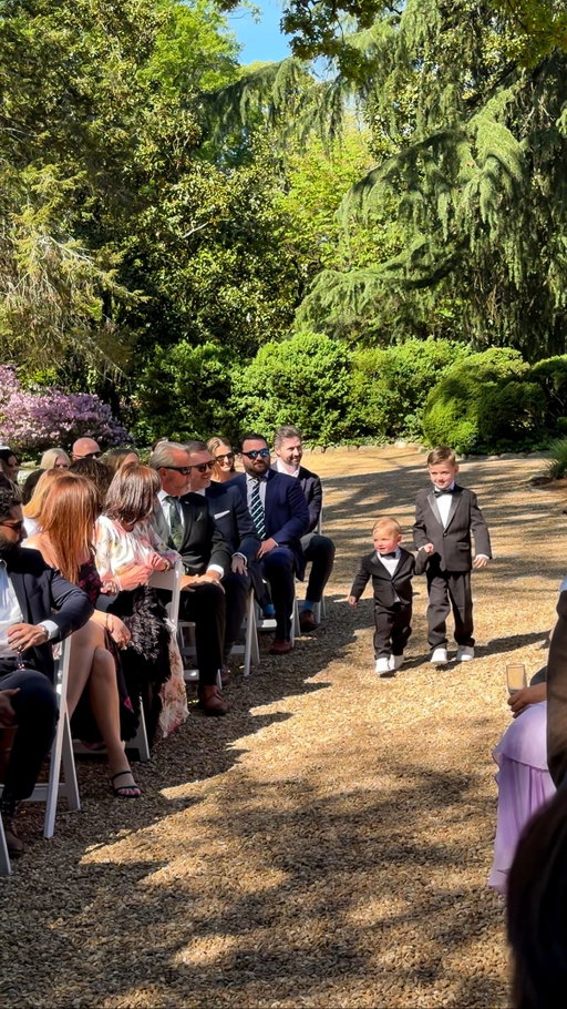 HEART MELTED 🥺 Shane may or may not have cried at the sight of his boys coming down the aisle in his brothers wedding and Liam took his duties very seriously when little bro started freelancing halfway down the aisle. They crushed it 🫶🏻

🎥: @the_contentfriend