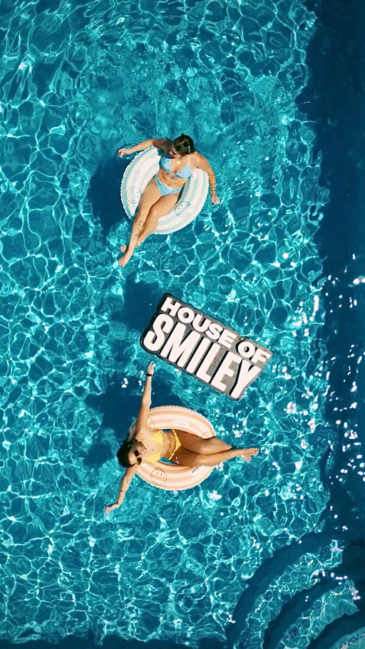 Welcome to House of Smiley: Spring Break edition.

@americaneagle & @aerie | Smiley. #houseofsmiley