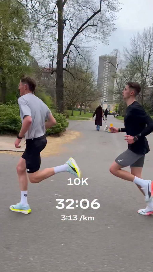 10k ‘tempo’ round London’s infamous downhill park 

Suffering with bro >>>

Only 17s off my PB and felt infinitely better than 3 weeks ago. HR also peaked at 182bpm which suggests effort was in the right spot

Still rocking the Mesut Ozil / no look at the watch approach after a quick glance at the first km split (to make sure I don’t pace it like a donkey)

Cheers for the tow @hugo.fry 🚗one of us was fresh as a daisy, the other 21k deep into a session (leaving the choice to your imagination)

2 weeks until @londonmarathon Mara testing out MP?

📸 @hwatertonphotography 

#running #runner #marathontraining
