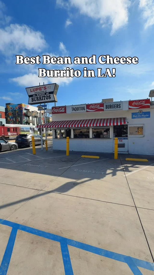 Ok, for any first timers @lupesburritos this is a quick tutorial on how you need to eat their bean and cheese burrito 😅 

Seen way too many burritos explode on people! 😂 Enjoy! 

@lupesburritos 
📍4642 E 3rd St, Los Angeles, CA 90022
