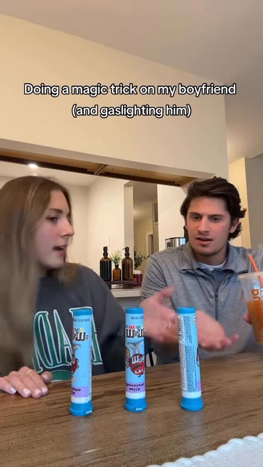 He was so fed up by the end hahaha throwback to a year ago this magic trick got Dan good 😂 
.
.
#coupleshumor #couplesofig #phoebeanddan #relationshipstruggles