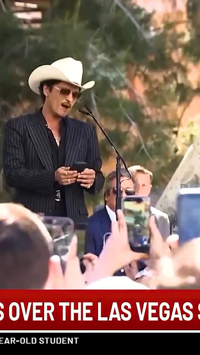 Got my very own street and kicked off the romantic world Tour. Thank you Las Vegas 🌹