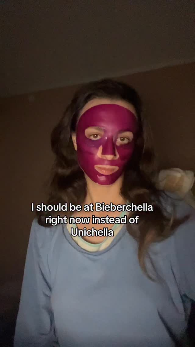 I should be at Coachella watching Justin Bieber’s performance but I’m stuck studying for my exams 

@coachella @lilbieber @haileybieber 
#bieberchella #coachella #justinbieber #exams #studying