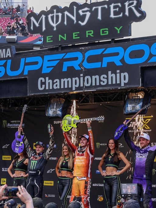 Congratulations on an incredible race @hunterlawrence , we are honored to have been a part of such a special day - that Gibson is in good hands! 

#gibson #supercross #nashville