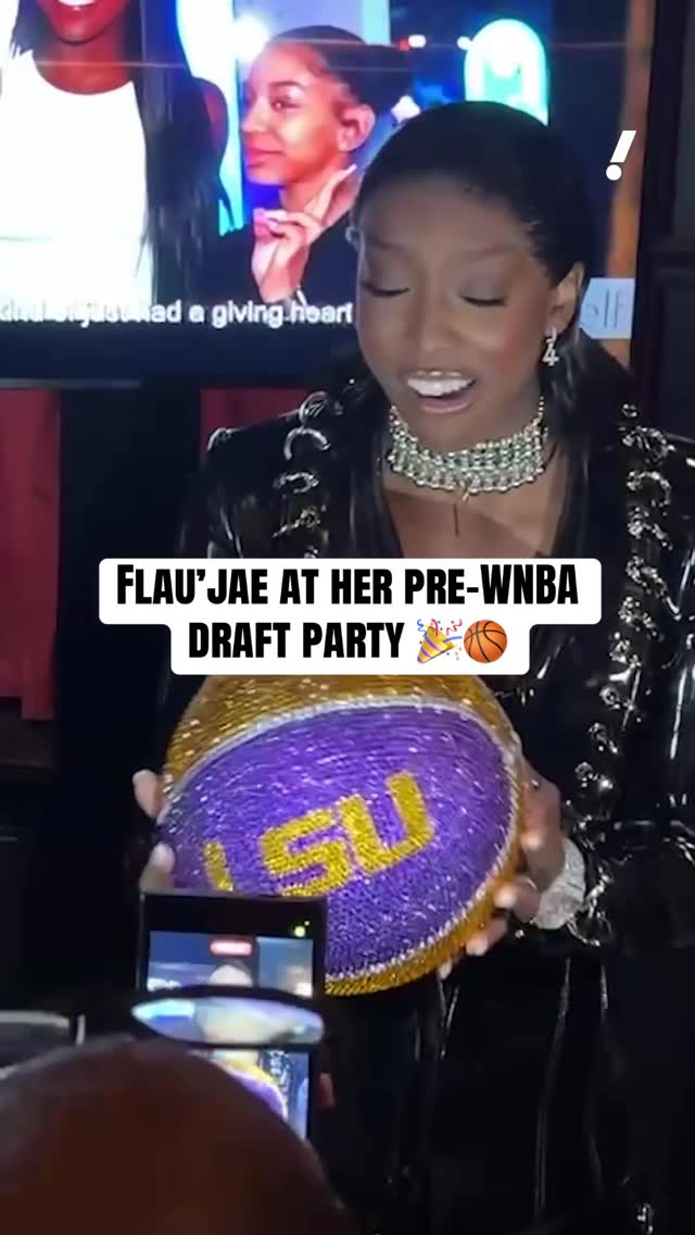 Flau’jae Johnson celebrates with friends and family ahead of Monday’s WNBA Draft 👏