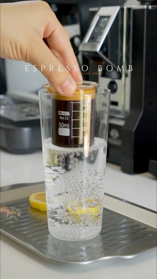 would you try this espresso bomb? be honest 😮‍💨

fun fact : 10/10 for creativity, 2/10 for my stomach 😭

.

#espressobomb #viralespresso #coffeeaddict #espressosparkling coffeegram