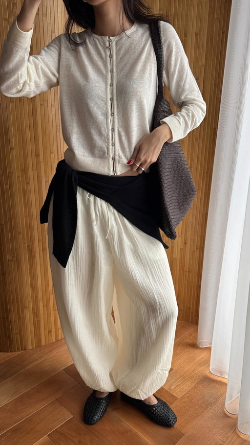 warmer and brighter days ahead! and i’m all about lighter, easy styles you can just throw on from @thewhitecompany #thewhitecompany ad