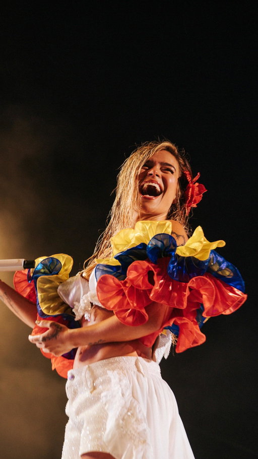 LA BICHOTA @karolg

Watch the Coachella livestream on @youtube all weekend long.

📷: @charles.reagan