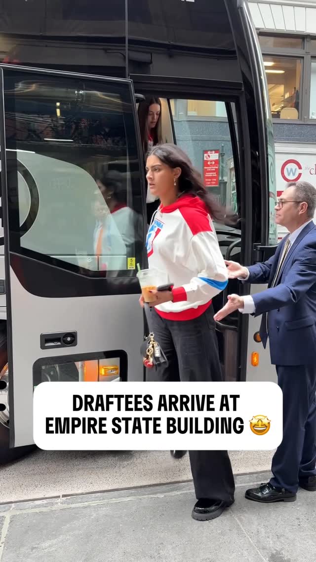 The 2026 draftees checkin’ in from the Empire State Building 🗽

Watch the #WNBADraft presented by State Street Investment Management SPY, tonight at 7pm/ET on ESPN!