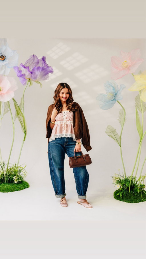 That dream moment when @shopsquareone asks you to style a look for their spring campaign photoshoot…

Styling a spring look is so easy at Square One Shopping Centre - it’s the largest shopping centre in Ontario, with all the latest styles and classic staples under one roof.

I based my look on this season’s key trends: pastel colours, lace trim and statement jeans, with pieces from Abercrombie, Simons, Steve Madden and H&M. I also shot a look styled by Square One, featuring an Ever New dress, ZARA bag and CALL IT SPRING heels.

The Spring in Bloom installation in the Square One rotunda was the perfect backdrop to show off both looks.

What spring look would you wear - a dress or jeans and a cute top?

#ad #SquareOne