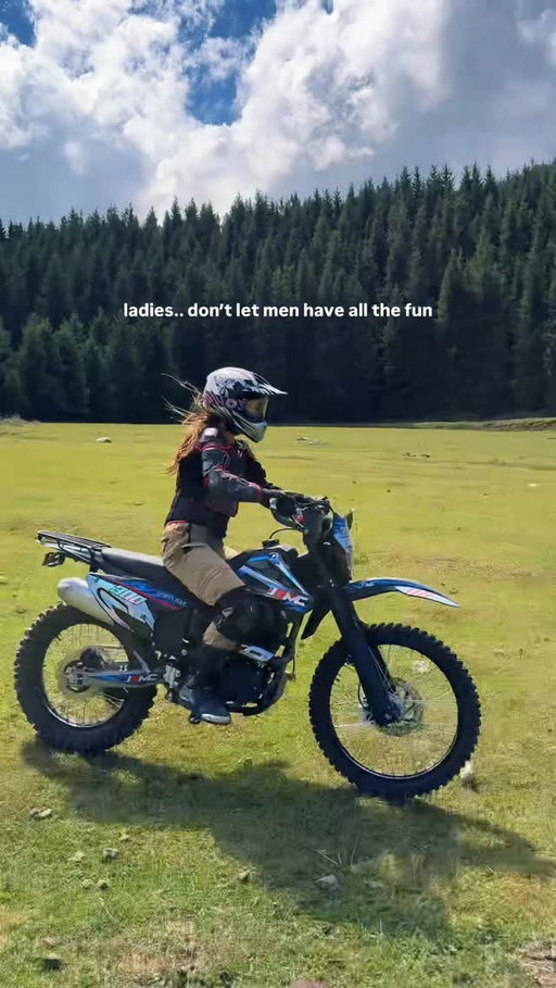 the feminine urge to try everything 🤘🤪🫶

here’s to doing more things that scare me & sending it whenever possible 🤓✨being a girl doesn’t define what we can do…remember who you are 😜❤️‍🔥

what’s something you’re going to try this year?! 👀
#sendit #sidequests #adventuregirl #travel #liveadventurously