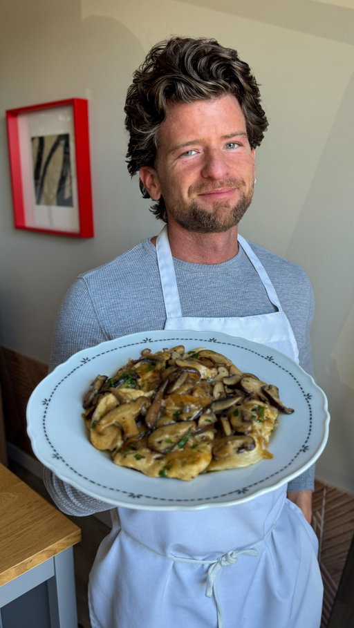 Give me some chicken and mushrooms and I’ll make a dish that’s perfect for any night of the week! 🍄‍🟫

Creamy chicken and mushrooms, an easy weeknight dinner that comes together in one pan.

⬇️ Recipe in the comments