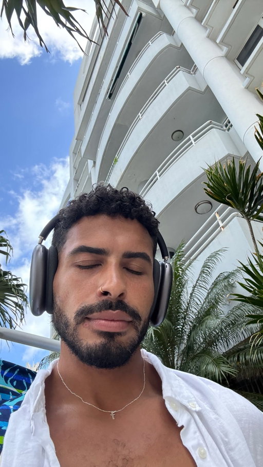Swipe those tears off your beautiful face, you puertorican Baddie!🙂‍↕️🇵🇷❤️

#carlosecalderon #latino #vibes #puertorico #relatable