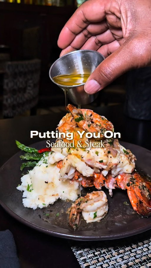 30 years deserves a special dinner and @mcandschmicks did not disappoint! I’m so glad I got to celebrate with them over a delicious meal. It sits right in @fountaindistrict and has direct access to the square. It’s the perfect spot for a celebratory meal with your loved ones🥂.

When you go MAKE SURE you try the shrimp and crab cake! It’s a must. ✨

Thank you to the Cincy team for having us💕. Their hospitality was amazing and I can’t wait to go back! 

#gifted #cincinnatirestaurants