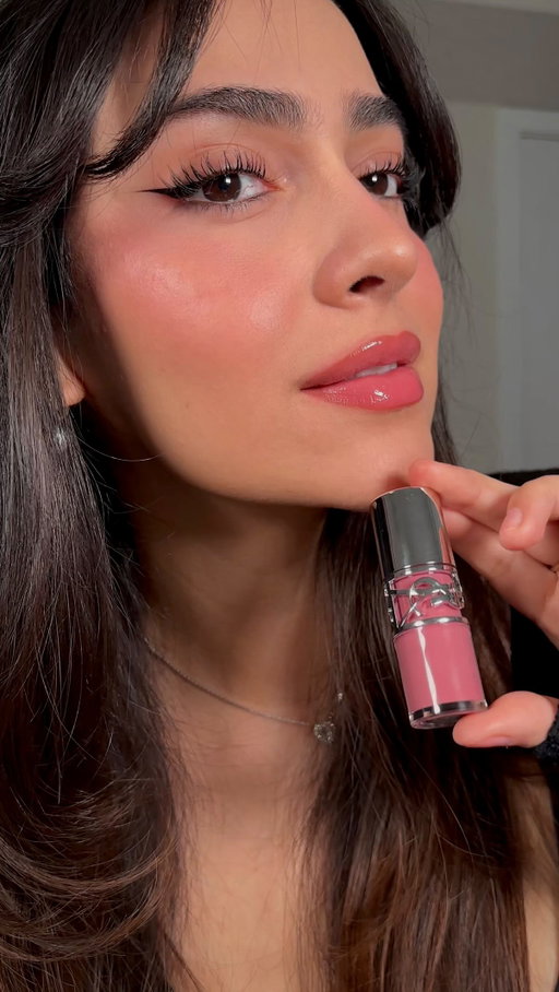 @yslbeauty loveshine plumping lip oil ‘44’ 💗 ¿probamos otro tono? 👀

#ysl #lipoil #plumping #lipswatch #glossylips