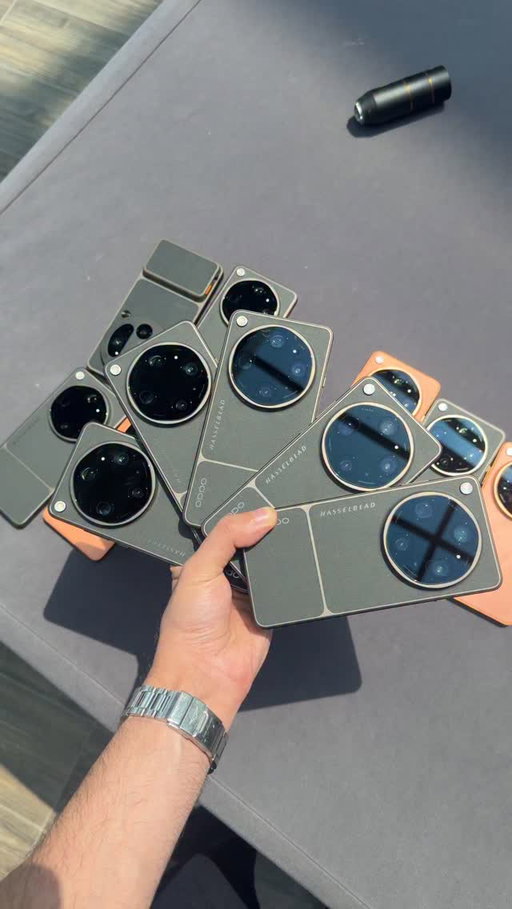 Who wants a OPPO Find X9 Ultra? 😎😄 The most INSANE camera hardware phone comes in two colors. Black & Orange. Whats your pick? Imo black looks better but lmk what you think! 😉

#tech #oppofindx9ultra #camera
