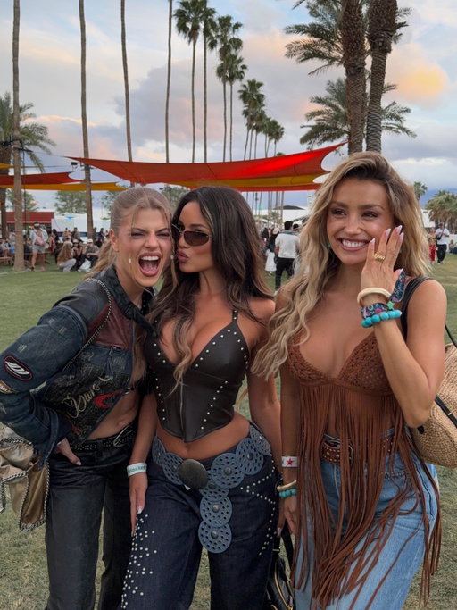 We’re standing on Business 🌵 
@revolve #revolve