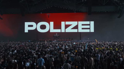 “coachella.. u guys ready for some german techno?”