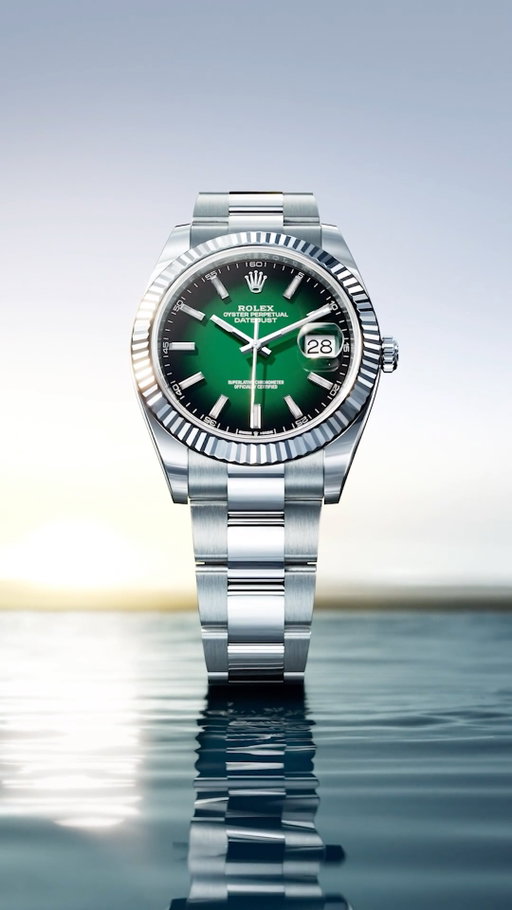 @Rolex unveils the Datejust 41 in a white Rolesor version adorned with a green lacquer ombré dial, uniting some of the brand’s most distinguishing features: a fluted bezel, an elegant green hue, robust steel and precious white gold. #Rolex #Datejust #WatchesAndWonders2026 #RaffiJewellers #Toronto #Mississauga Official Rolex Retailer
