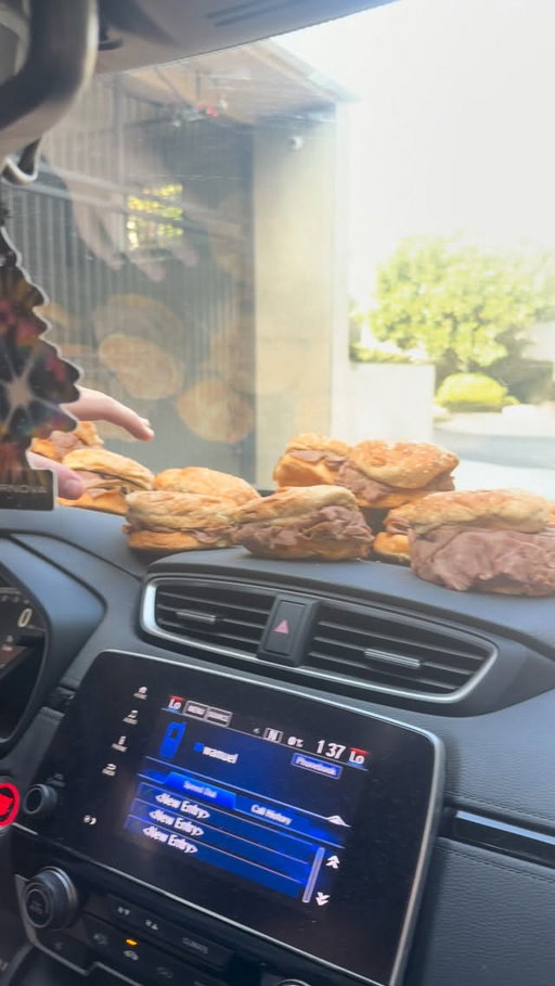 I don’t blame him

 #arbys #arbyspartner #fanpage #arbysboys