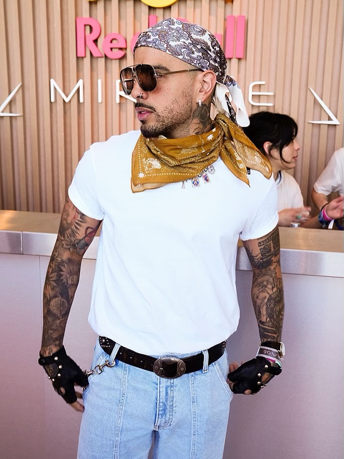 #RauwAlejandro se dejó ver en el Red Bull Mirage durante #Coachella 🔥🌴 #RedBullMirage 

📸: Getty