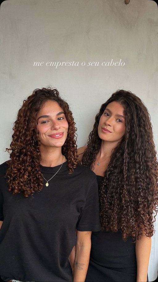 EP. 2 - me empresta o seu cabelo 🫶🏼
Produtos Karen:
- máscara 2x1 @arvensisoficial 
- gel @devacurlbrasil 
- óleo finalizador @bhulmannbr 

Produtos Bruna: 
- spray multifuncional @hidratei 
- óleo absolute repair @lorealpro_education_brasil 
- ativador de cachos azeite de abacate @felpspro 
- gel @braehaircare 
.
#finalização #cabelocacheado