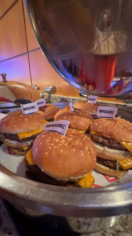 New @impossible stand at MSG!!! this is a truly fire burger #impossiblefoods #impossiblepartner