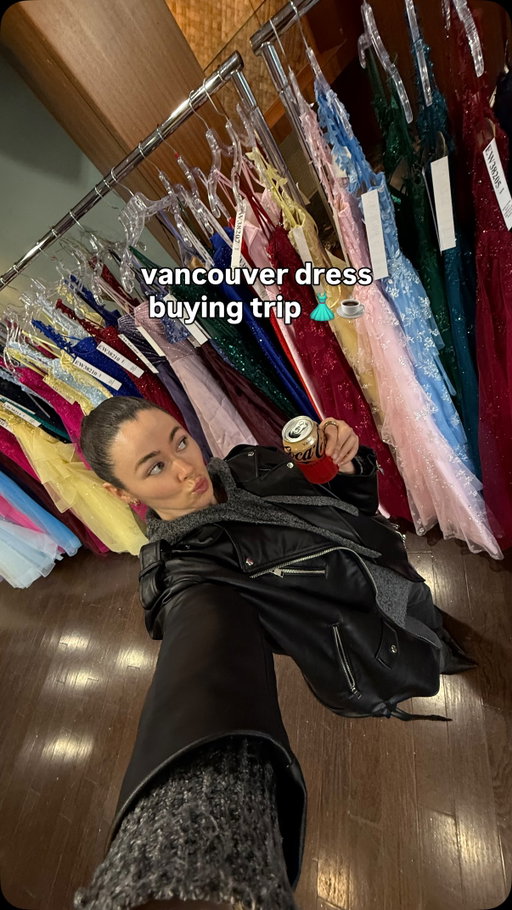 MY FAVOURITE TIME OF YEAR 👏🏻👗🛍️ @champagneandlace