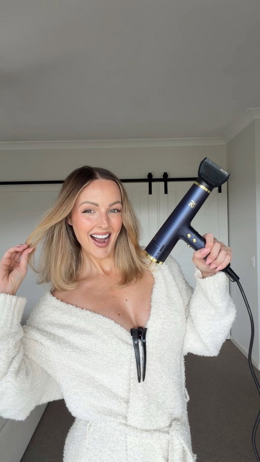 Low effort… high impact hair hack 💁🏼‍♀️✨
If you’ve been looking to upgrade your hairdryer, I highly recommend the VS Sassoon Digital Sensor Luxe Airsonic - it’s lighter, quieter, and dries your hair so much faster without the heat damage
✔️ Slimmer design that fits comfortably in your hand
✔️ 41% lighter (no more arm ache mid blow-dry 🙃)
✔️ High-speed motor = faster drying with less heat
✔️ Quieter than you’d expect
✔️ Smart heat technology that adapts as you dry
Such an easy upgrade that makes your whole routine feel effortless 🤍

Who’s going to give this a go?

(Ad) @vs_sassoon